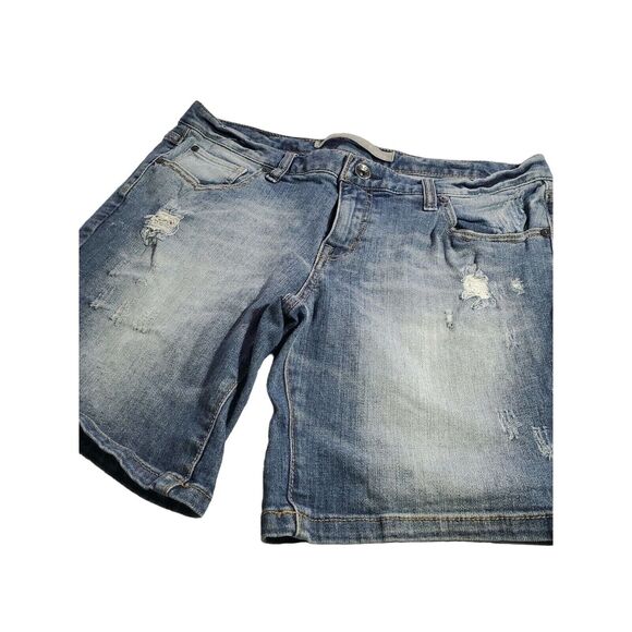 Refuge Shorts Size 9 Juniors Blue Medium Wash Mid Rise Distressed Denim - Picture 3 of 4